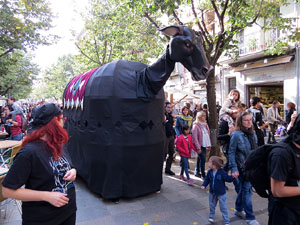 Fires 2016. Passejada de la Mula Baba i teatre de titelles a la Rambla de la Llibertat