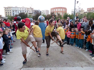 Fires 2016. El pregó. Cercavila amb gegants, capgrossos i mules