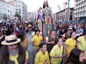 Fires 2016. El pregó. Cercavila amb gegants, capgrossos i mules