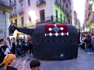 Fires 2016. El pregó. Cercavila amb gegants, capgrossos i mules