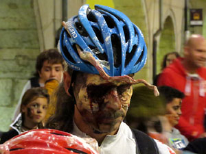 Fires 2016. 5a. Zombie Walk de Girona dins el festival Acocollona't