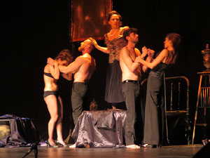 FITAG 2016. Espectacle inaugural. Revolution, de la Cia. I per qu&egrave; no?, de Llan&ccedil;&agrave;