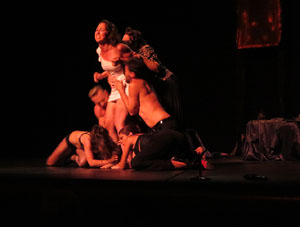 FITAG 2016. Espectacle inaugural. Revolution, de la Cia. I per qu&egrave; no?, de Llan&ccedil;&agrave;