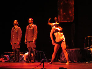 FITAG 2016. Espectacle inaugural. Revolution, de la Cia. I per qu&egrave; no?, de Llan&ccedil;&agrave;