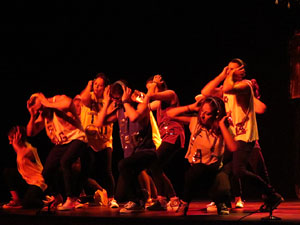 FITAG 2016. Espectacle inaugural. Revolution, de la Cia. I per qu&egrave; no?, de Llan&ccedil;&agrave;