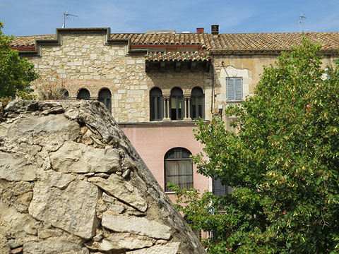 L'edifici de La Sopa des de la part alta de la font