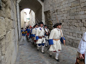 Girona resisteix! Jornades de recreació històrica de la Guerra de Successió. La desfilada