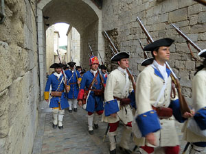 Girona resisteix! Jornades de recreació històrica de la Guerra de Successió. La desfilada
