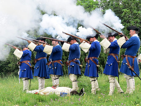 Girona resisteix! Jornades de recreació històrica de la Guerra de Successió. Castell de Montjuïc. Combat al pati d'armes