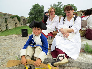 Girona resisteix! Jornades de recreació històrica de la Guerra de Successió. Castell de Montjuïc. Presentació de les unitats