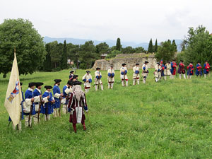 Girona resisteix! Jornades de recreació històrica de la Guerra de Successió. Castell de Montjuïc. Presentació de les unitats