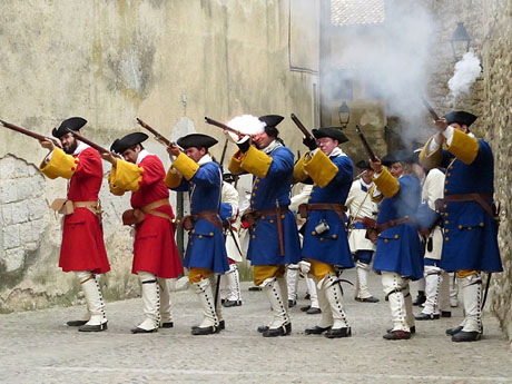 Girona resisteix! Jornades de recreació històrica de la Guerra de Successió. Combat al carrer de Pere de Rocaberti