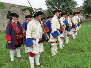 Girona resisteix! Jornades de recreació històrica de la Guerra de Successió. Castell de Montjuïc. Presentació de les unitats