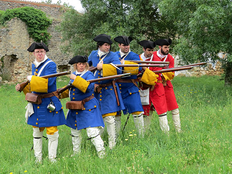 Girona resisteix! Jornades de recreació històrica de la Guerra de Successió. Castell de Montjuïc. Presentació de les unitats