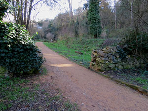 L'itinerari del Galligants. Camí verd que connecta la plaça dels Jurats del Barri Vell amb la font del Bisbe 