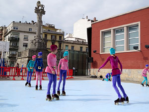 V Jornada de l'Esport Femen&iacute; 2017 a la pla&ccedil;a Salvador Espriu, la de Francesc Calvet i Rubalcaba, i el riu Onyar