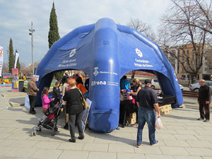 V Jornada de l'Esport Femen&iacute; 2017 a la pla&ccedil;a Salvador Espriu, la de Francesc Calvet i Rubalcaba, i el riu Onyar