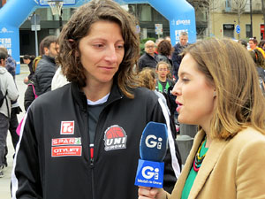 V Jornada de l'Esport Femen&iacute; 2017 a la pla&ccedil;a Salvador Espriu, la de Francesc Calvet i Rubalcaba, i el riu Onyar