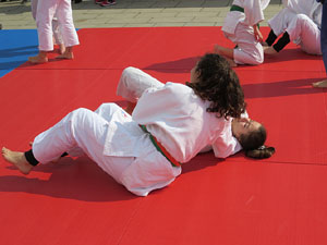 V Jornada de l'Esport Femen&iacute; 2017 a la pla&ccedil;a Salvador Espriu, la de Francesc Calvet i Rubalcaba, i el riu Onyar