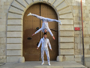 Nadal 2016. R&egrave;cord Guiness de pujada d'escales en equilibri a la Catedral