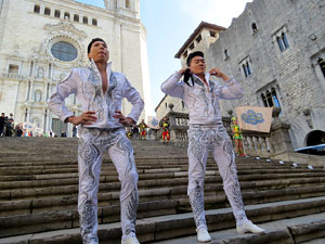 Nadal 2016. R&egrave;cord Guiness de pujada d'escales en equilibri a la Catedral