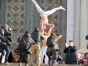 Nadal 2016. R&egrave;cord Guiness de pujada d'escales en equilibri a la Catedral