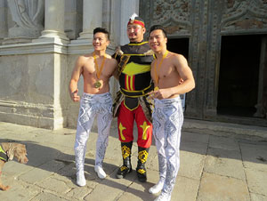 Nadal 2016. R&egrave;cord Guiness de pujada d'escales en equilibri a la Catedral