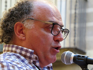 Sant Joan 2016. Arribada de la Flama del Canig&oacute;. Lectura del manifest per Ramon Grau a la pla&ccedil;a del Vi