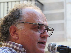 Sant Joan 2016. Arribada de la Flama del Canig&oacute;. Lectura del manifest per Ramon Grau a la pla&ccedil;a del Vi