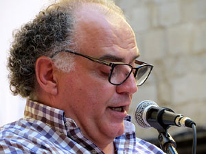Sant Joan 2016. Arribada de la Flama del Canig&oacute;. Lectura del manifest per Ramon Grau a la pla&ccedil;a del Vi