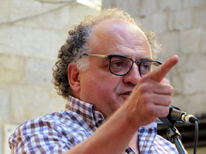 Sant Joan 2016. Arribada de la Flama del Canig&oacute;. Lectura del manifest per Ramon Grau a la pla&ccedil;a del Vi