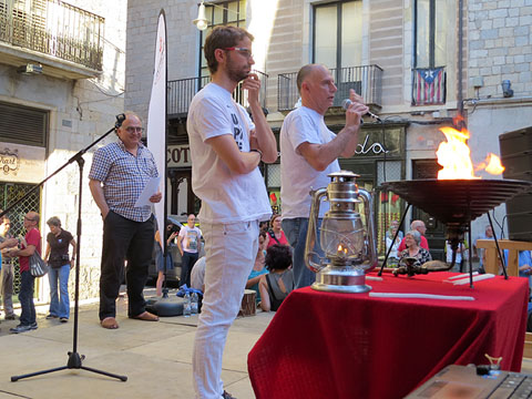 Presentaci&oacute; de la lectura del Manifest a la pla&ccedil;a del Vi