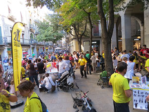 Taller de capgrossos i bastoners organitzat pel grup geganter Fal&middot;lera Gironina