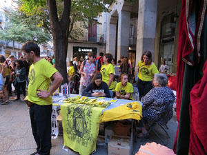 Taller de capgrossos i bastoners organitzat pel grup geganter Fal&middot;lera Gironina