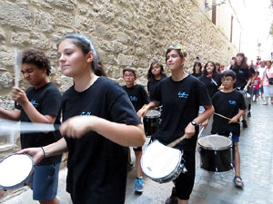 Festival Und&agrave;rius 2016. Cercavila amb els gegants de Santa Eug&egrave;nia de Ter