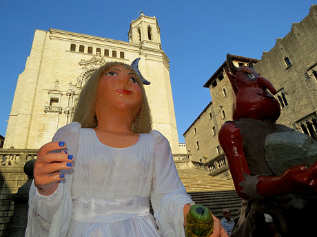 Festival Und&agrave;rius 2016. Cercavila amb els gegants de Santa Eug&egrave;nia de Ter