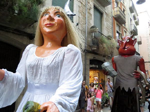 Festival Und&agrave;rius 2016. Cercavila amb els gegants de Santa Eug&egrave;nia de Ter