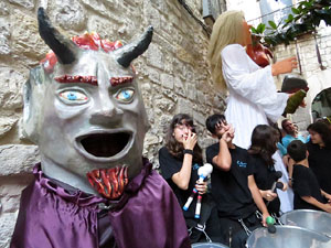 Festival Und&agrave;rius 2016. Cercavila amb els gegants de Santa Eug&egrave;nia de Ter