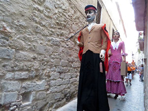 Festival Undàrius 2016. Cercavila amb els gegants de l'Esquerra del Ter i la Caixa de Trons