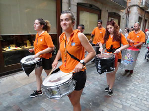 Festival Undàrius 2016. Cercavila amb els gegants de l'Esquerra del Ter i la Caixa de Trons