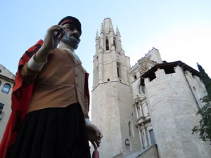 Festival Und&agrave;rius 2016. Cercavila amb els gegants de l'Esquerra del Ter i la Caixa de Trons