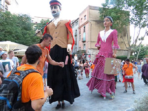 Festival Und&agrave;rius 2016. Cercavila amb els gegants de l'Esquerra del Ter i la Caixa de Trons
