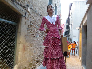 Festival Und&agrave;rius 2016. Cercavila amb els gegants de l'Esquerra del Ter i la Caixa de Trons