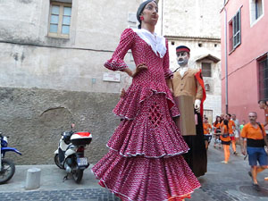 Festival Und&agrave;rius 2016. Cercavila amb els gegants de l'Esquerra del Ter i la Caixa de Trons