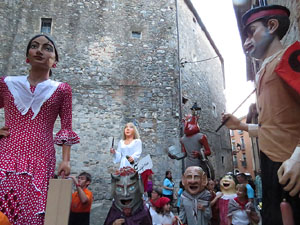 Festival Und&agrave;rius 2016. Cercavila amb els gegants de l'Esquerra del Ter i la Caixa de Trons