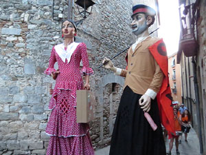Festival Und&agrave;rius 2016. Cercavila amb els gegants de l'Esquerra del Ter i la Caixa de Trons