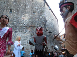 Festival Und&agrave;rius 2016. Cercavila amb els gegants de l'Esquerra del Ter i la Caixa de Trons
