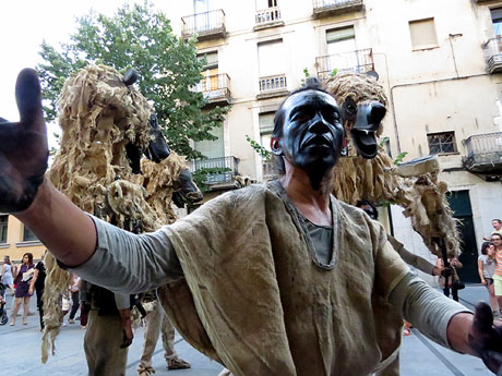 Festival Undàrius 2016. Espectacle de carrer Óssos del Pirineu, amb la Companyia Tutatis