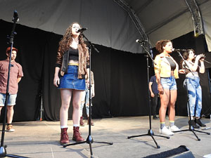 Festival A Capella 2017. Actuaci&oacute; del grup Kundala a la pla&ccedil;a de la Independ&egrave;ncia