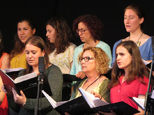 Festival A Capella 2017. Actuaci&oacute; del cor de la UdG a la pla&ccedil;a de la Independ&egrave;ncia